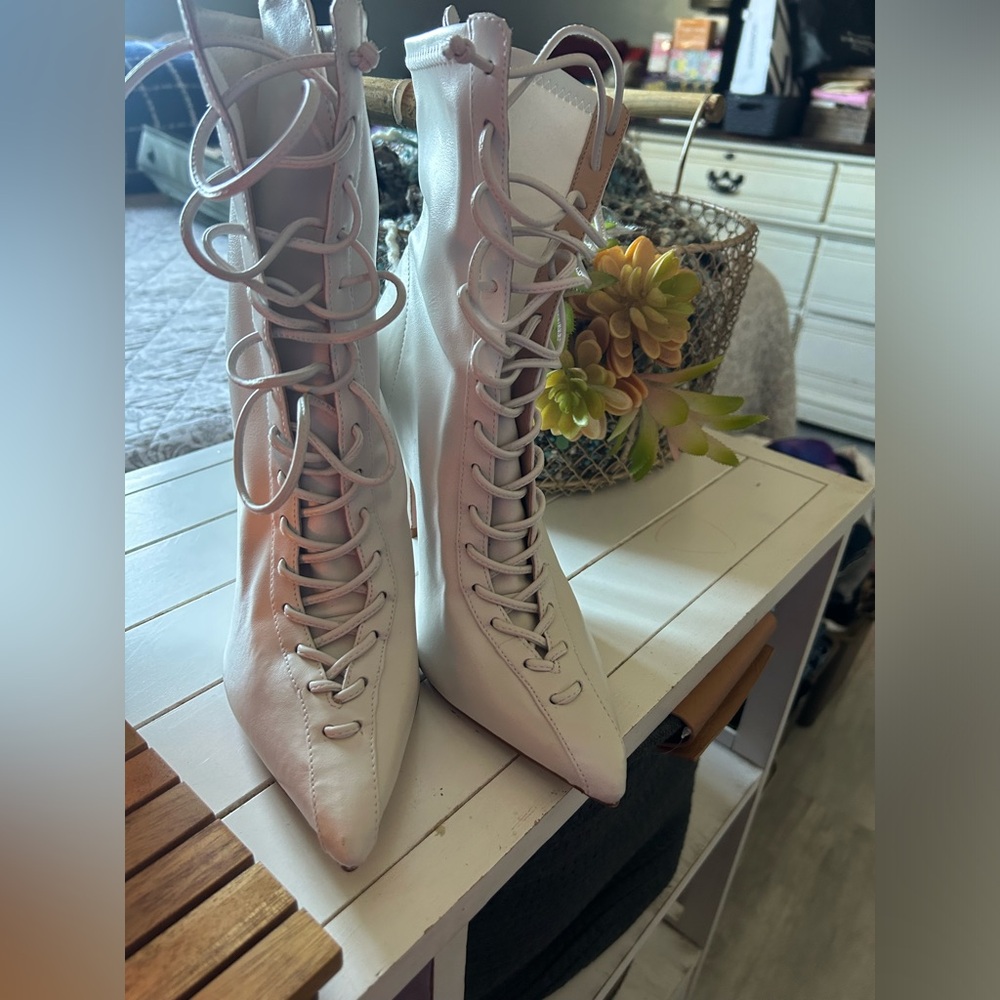 Schutz Tennie Bootie in Pearl